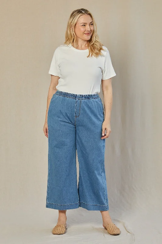  Women's Resort GarmentsBreezy Petite Length Relaxed Chambray Pant in Light Wash Women's Resort Garments