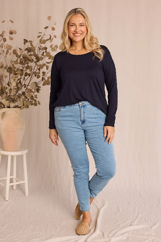  Women's Plus-Size OutfitAdrift Denim Fitted Jeans in Light Wash Women's Plus-Size Outfit